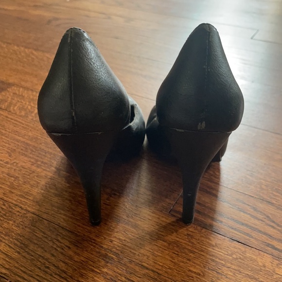 Black Close-Toed Heels - Picture 3 of 3